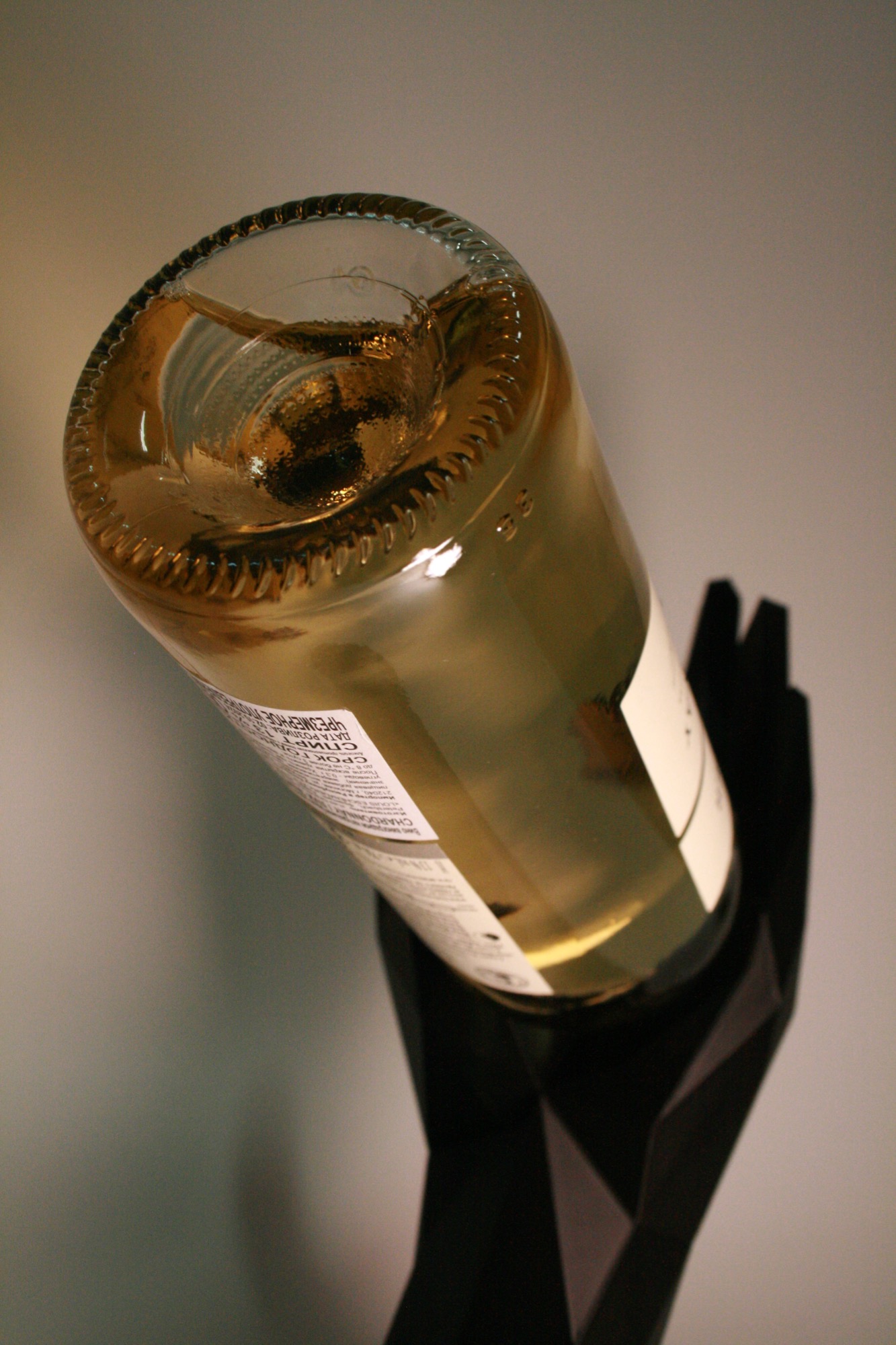 Рука (подставка под вино) 8